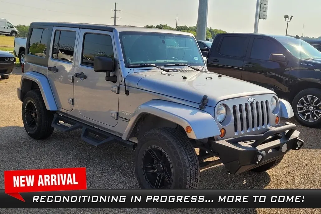 2013 Jeep Wrangler Sahara photo 1