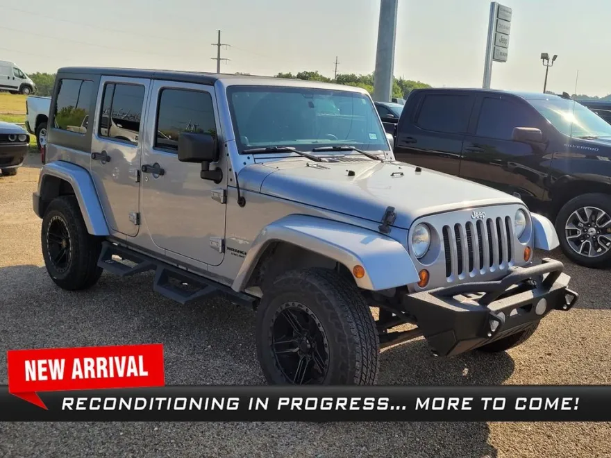 2013 Jeep Wrangler Sahara photo 1
