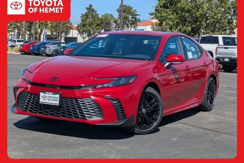 2026 Toyota Camry SE photo 1