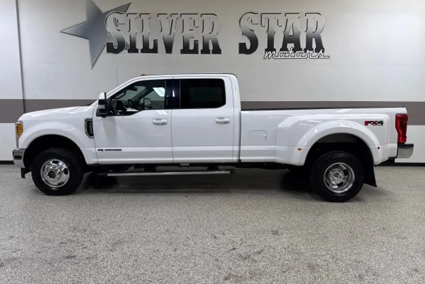 2017 Ford F-350 Lariat photo 1