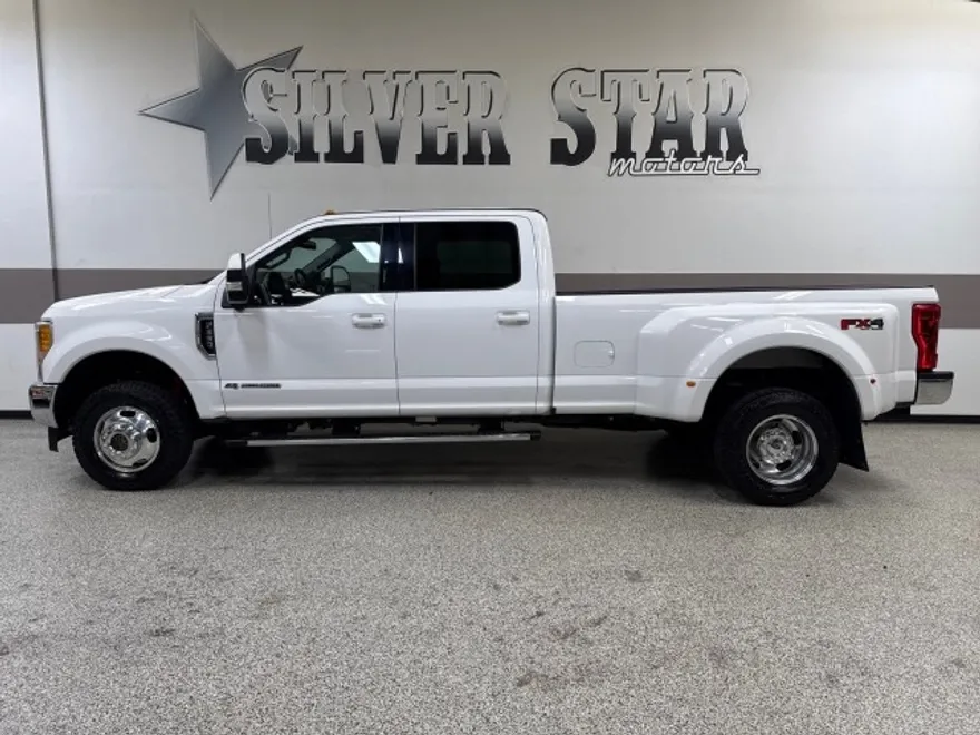2017 Ford F-350 Lariat photo 1