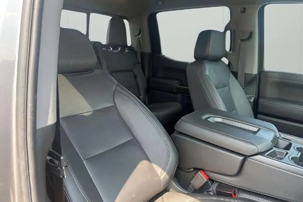 2022 Chevrolet Silverado 1500 LT photo 1