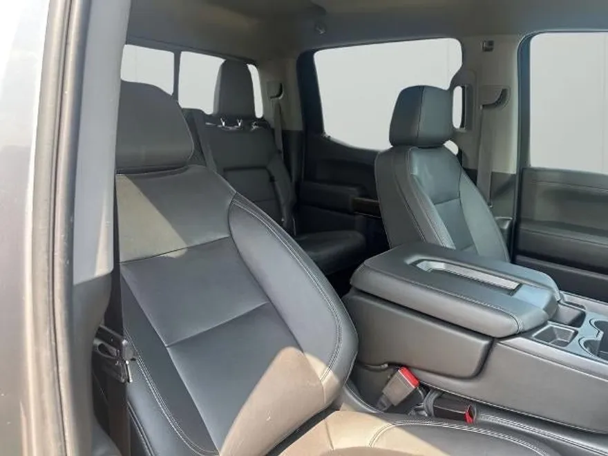 2022 Chevrolet Silverado 1500 LT photo 1