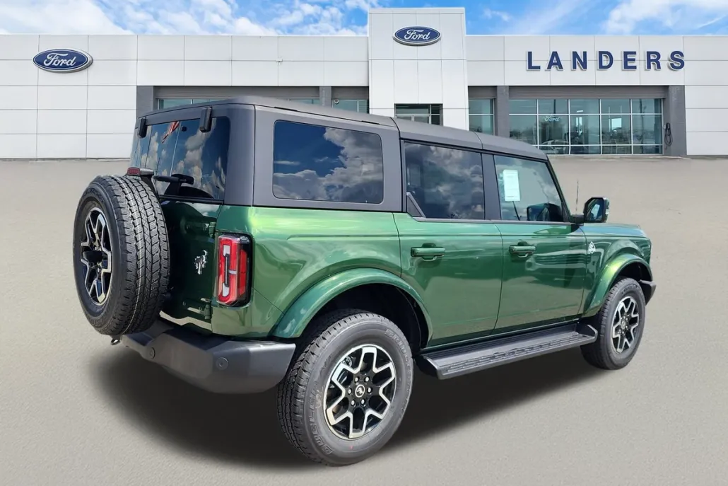 2025 Ford Bronco Outer Banks photo 1