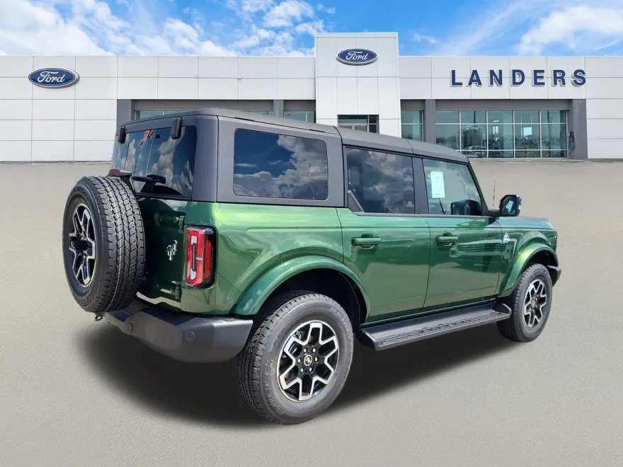 2025 Ford Bronco Outer Banks photo 1