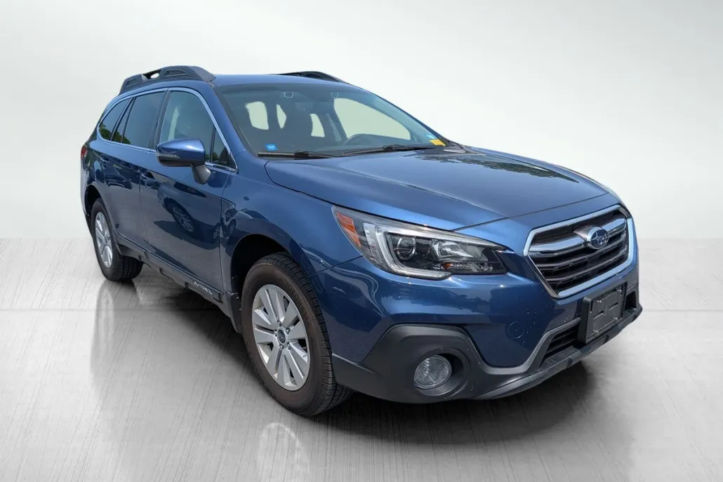 2019 Subaru Outback 2.5i Premium photo 1