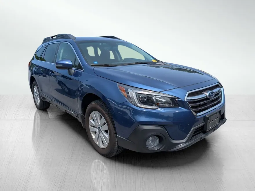 2019 Subaru Outback 2.5i Premium photo 1
