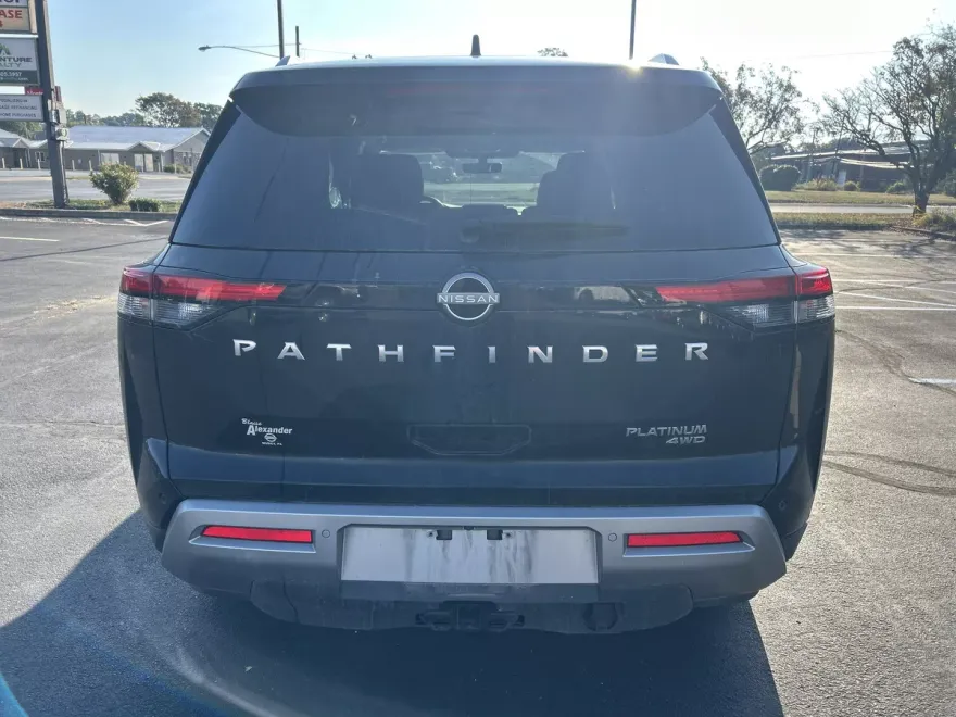 2023 Nissan Pathfinder Platinum photo 1