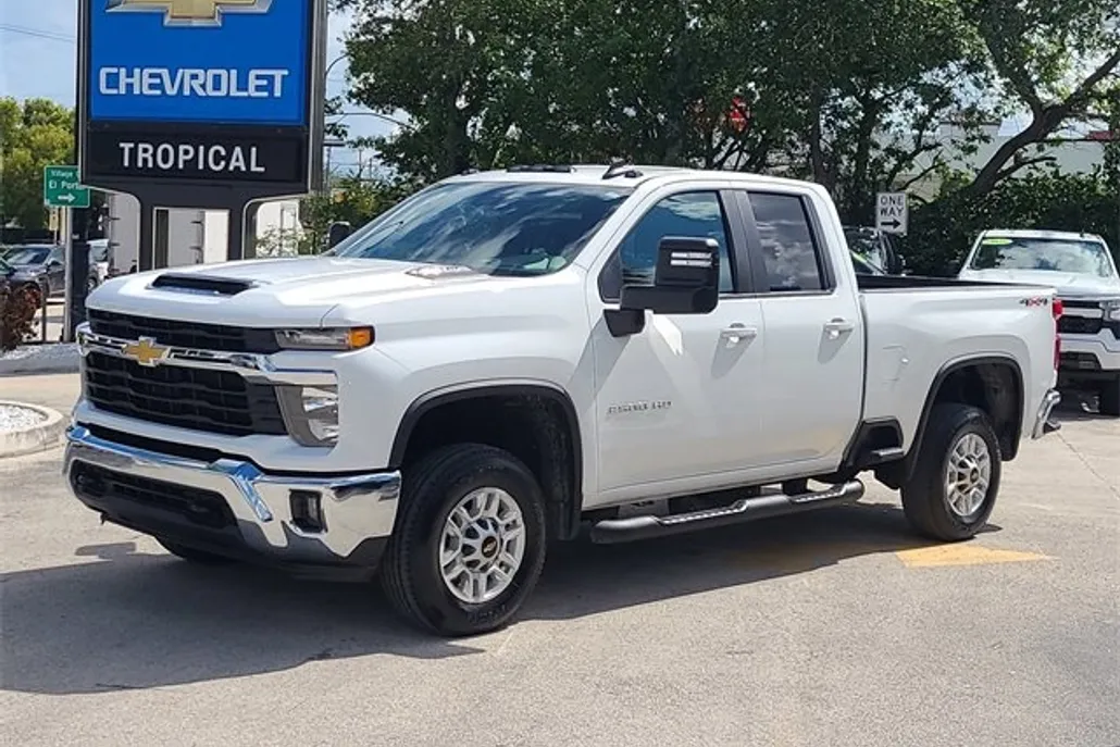 2025 Chevrolet Silverado 2500HD LT photo 1