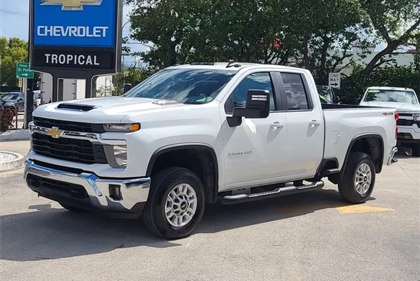 2025 Chevrolet Silverado 2500HD LT photo 1