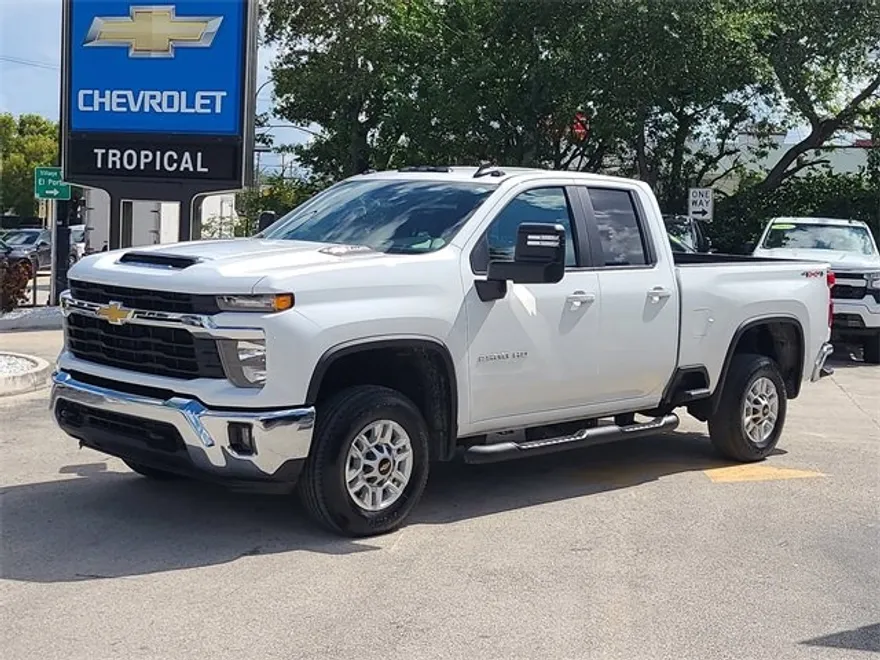 2025 Chevrolet Silverado 2500HD LT photo 1