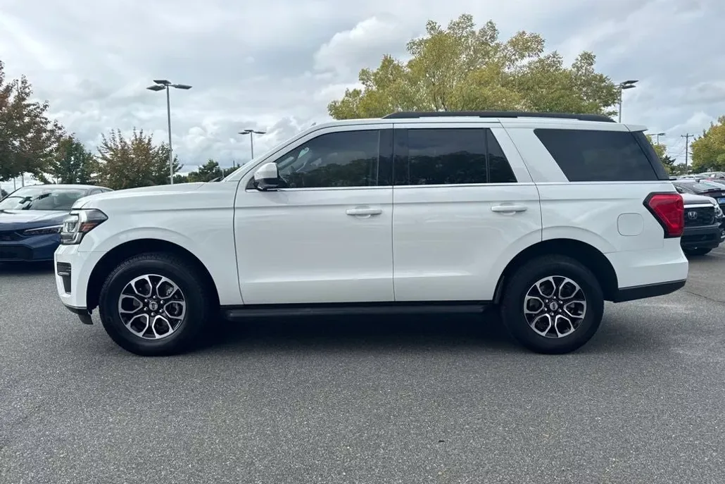 2024 Ford Expedition XLT photo 1