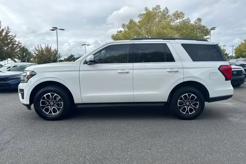 2024 Ford Expedition XLT photo 1