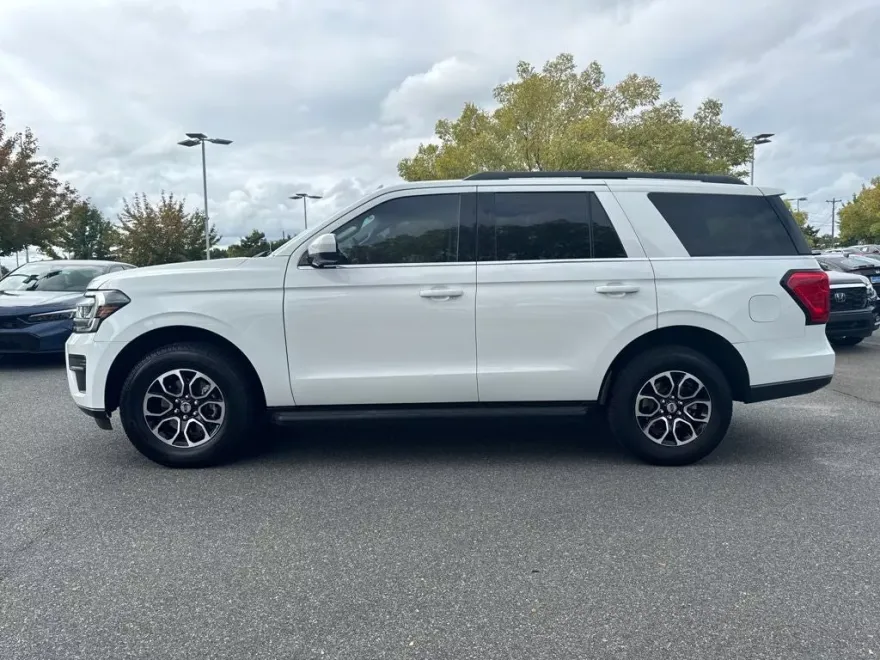 2024 Ford Expedition XLT photo 1