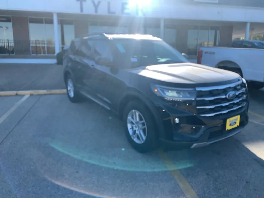 2025 Ford Explorer photo 1