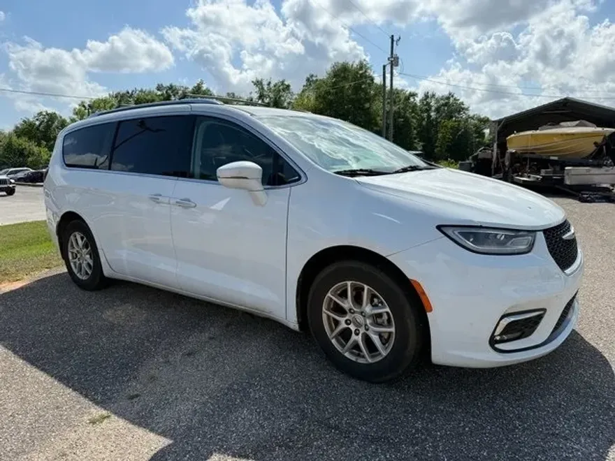 2021 Chrysler Pacifica Touring L photo 1