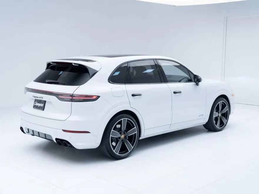 2022 Porsche Cayenne GTS photo 8