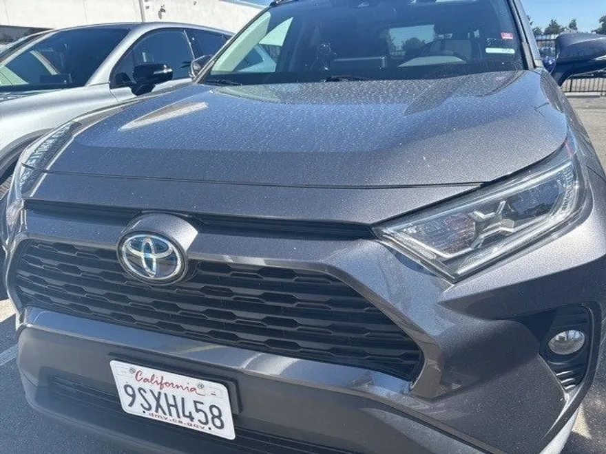 2021 Toyota RAV4 Hybrid XLE photo 1