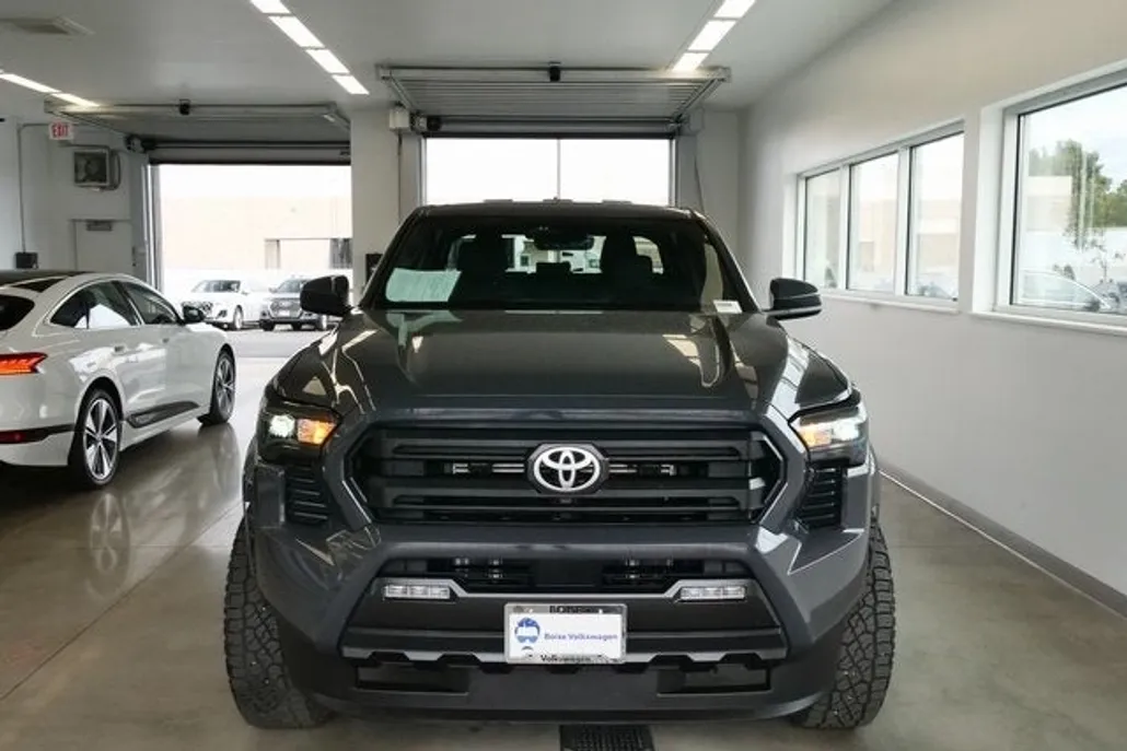2025 Toyota Tacoma Base photo 1
