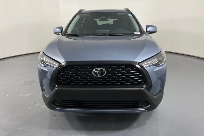 2024 Toyota Corolla Cross LE photo 1
