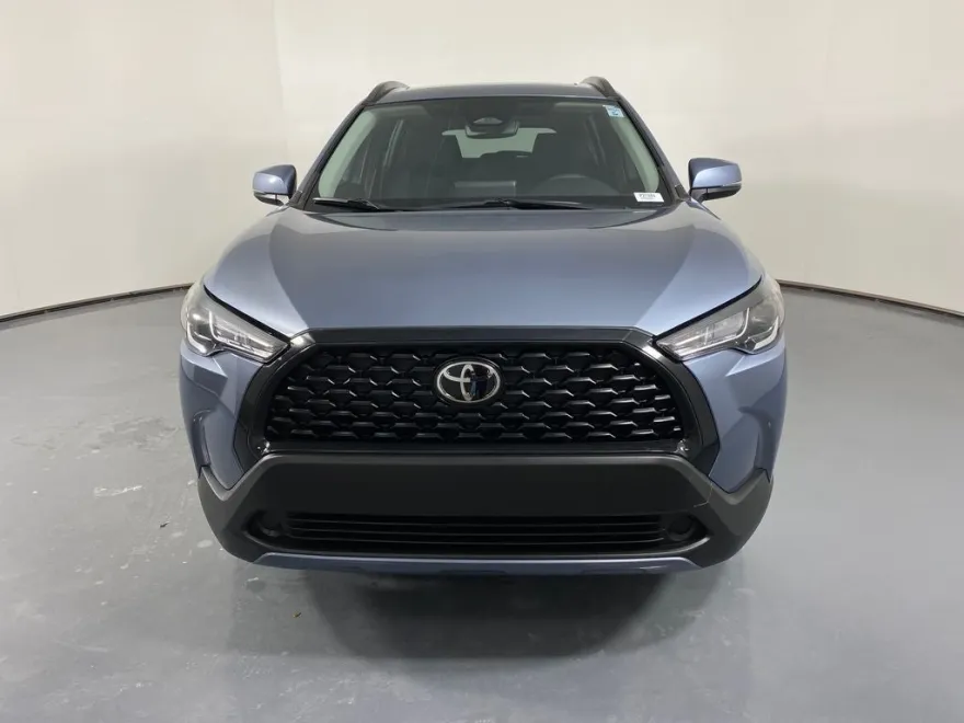 2024 Toyota Corolla Cross LE photo 1