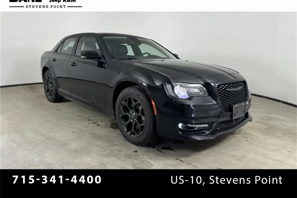 2023 Chrysler 300 Touring L photo 1