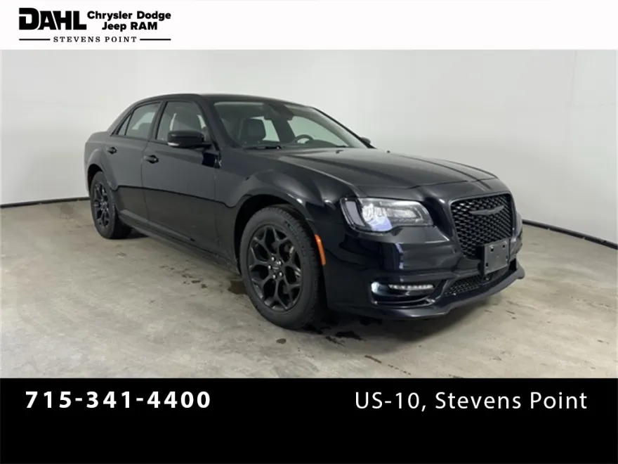 2023 Chrysler 300 Touring L photo 1