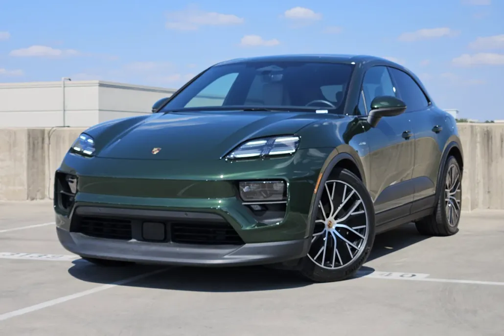 2025 Porsche Macan Electric 4 photo 1