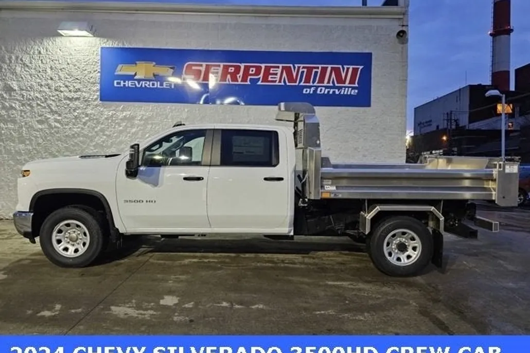 2024 Chevrolet Silverado 3500HD photo 1