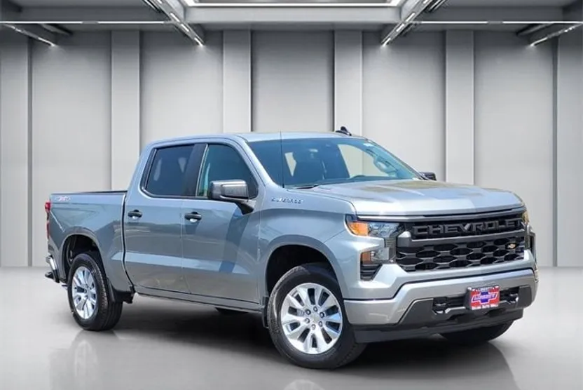 2026 Chevrolet Silverado 1500 Custom photo 1