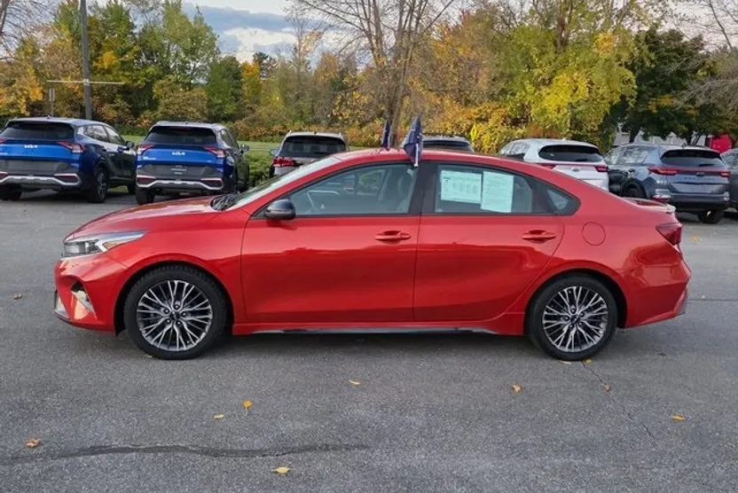 2022 Kia Forte GT-Line photo 1
