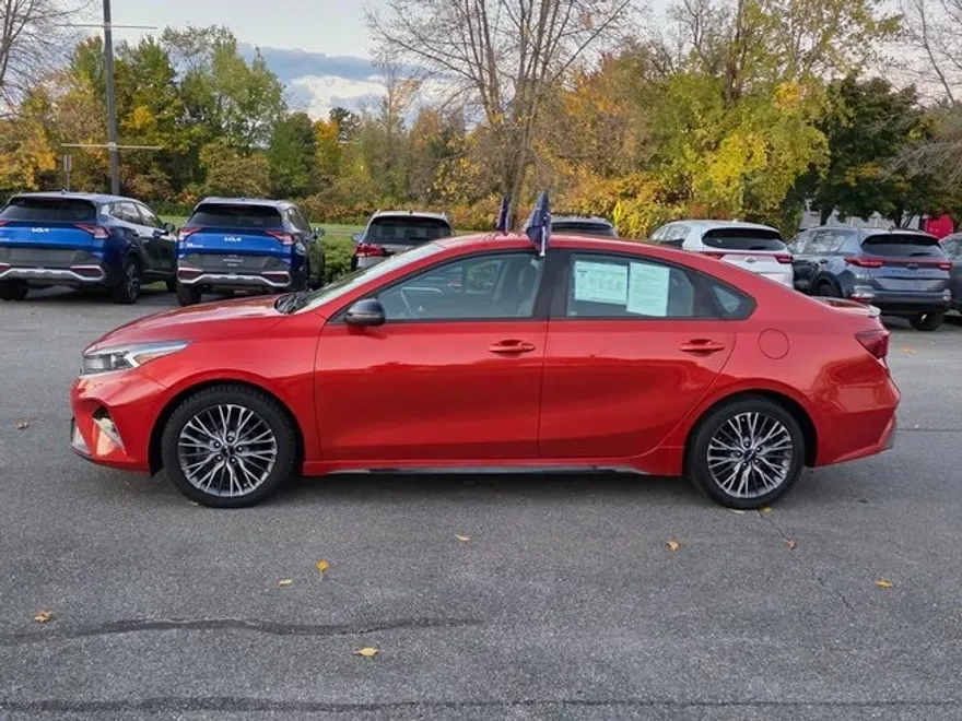 2022 Kia Forte GT-Line photo 1