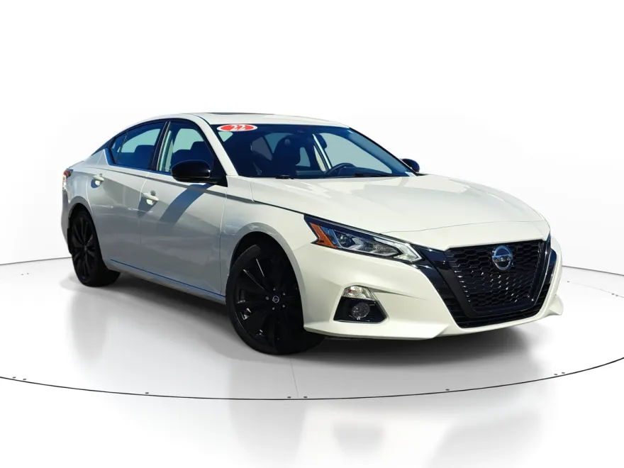 2022 Nissan Altima 2.5 SR photo 1