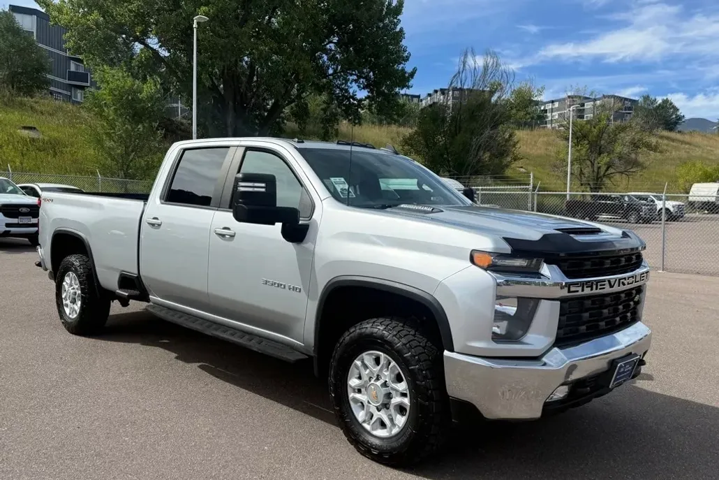 2022 Chevrolet Silverado 3500HD LT photo 1