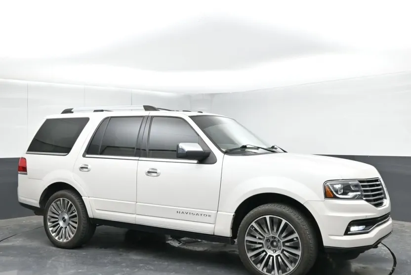 2015 Lincoln Navigator Base photo 1