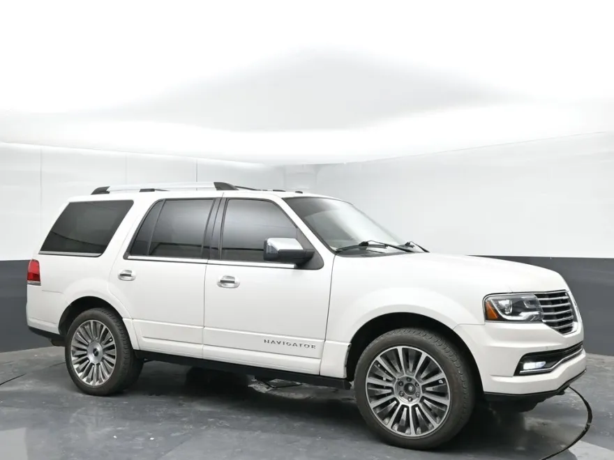 2015 Lincoln Navigator Base photo 1