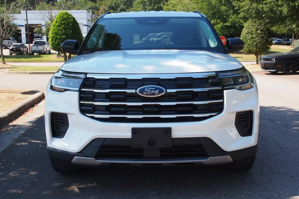 2025 Ford Explorer photo 1