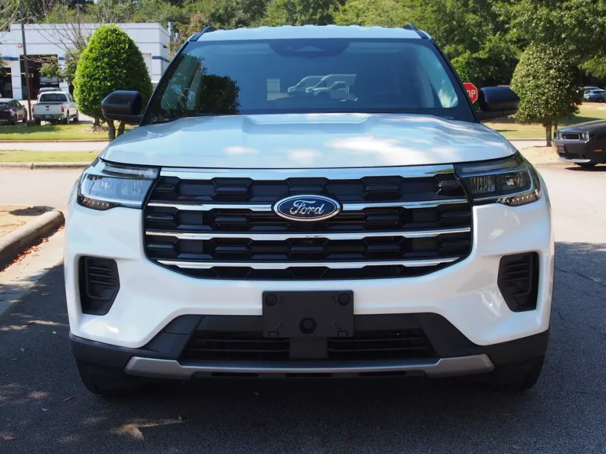 2025 Ford Explorer photo 1