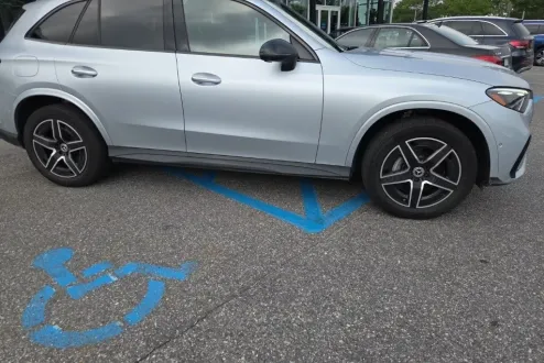 2024 Mercedes Benz GLC 300 photo 2