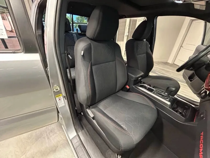 2017 Toyota Tacoma TRD Off-Road photo 1