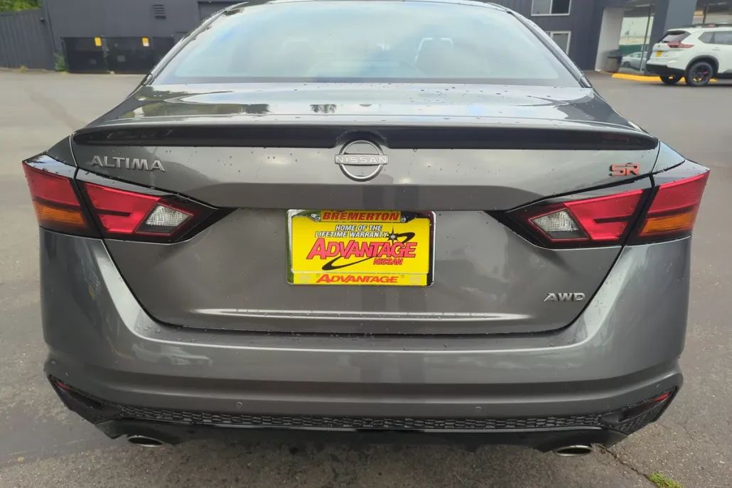 2025 Nissan Altima SR photo 1
