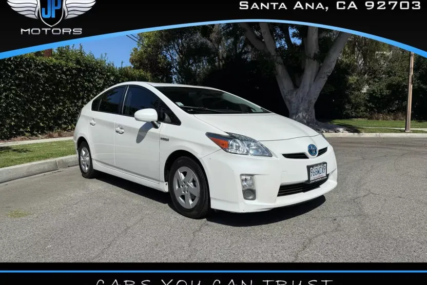 2010 Toyota Prius Four photo 1