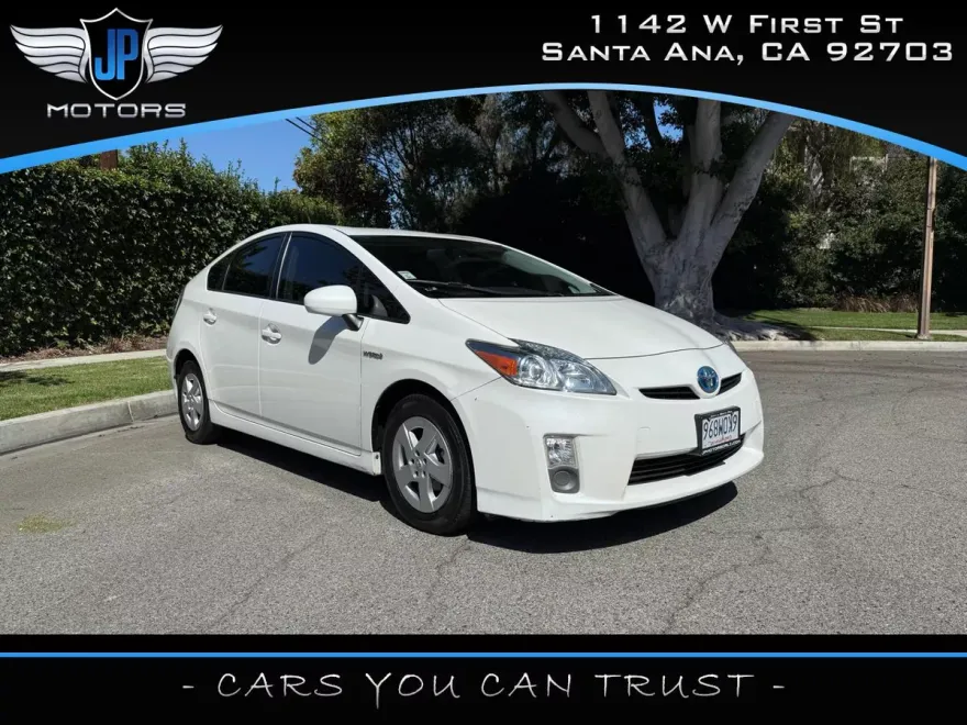 2010 Toyota Prius Four photo 1