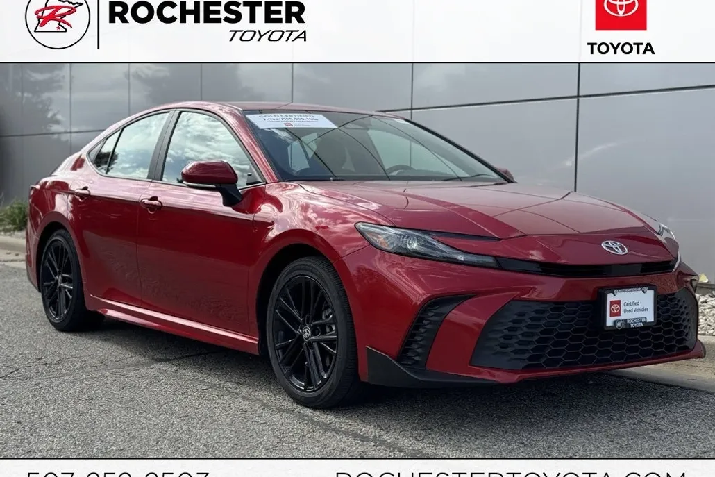2025 Toyota Camry SE photo 1