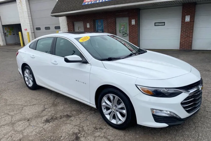 2021 Chevrolet Malibu 1LT photo 1