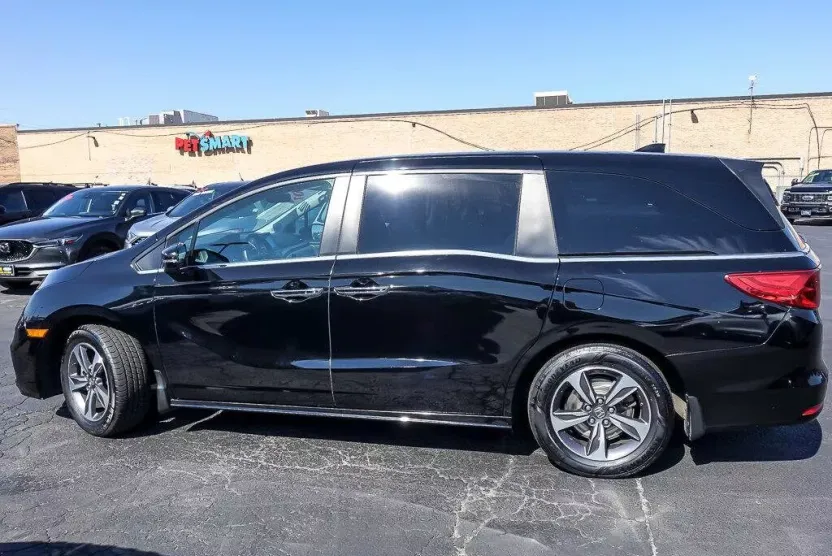 2018 Honda Odyssey Touring photo 1