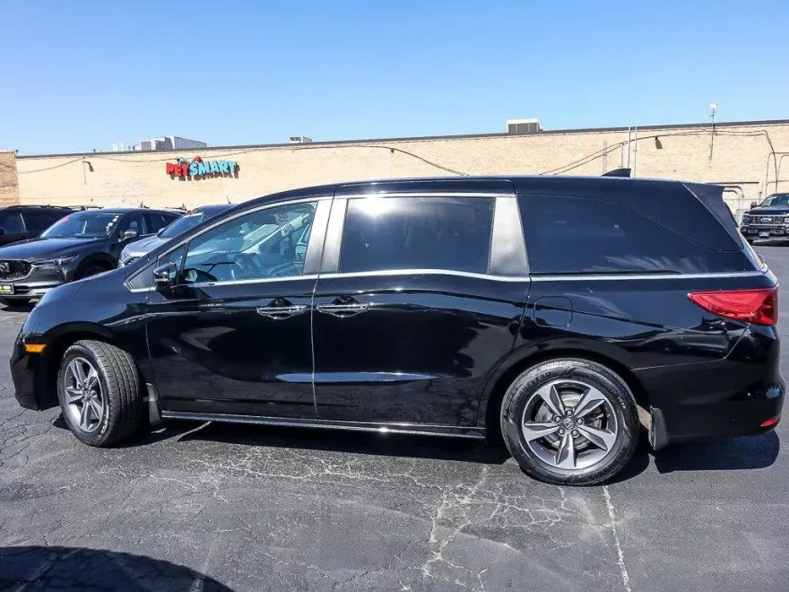 2018 Honda Odyssey Touring photo 1