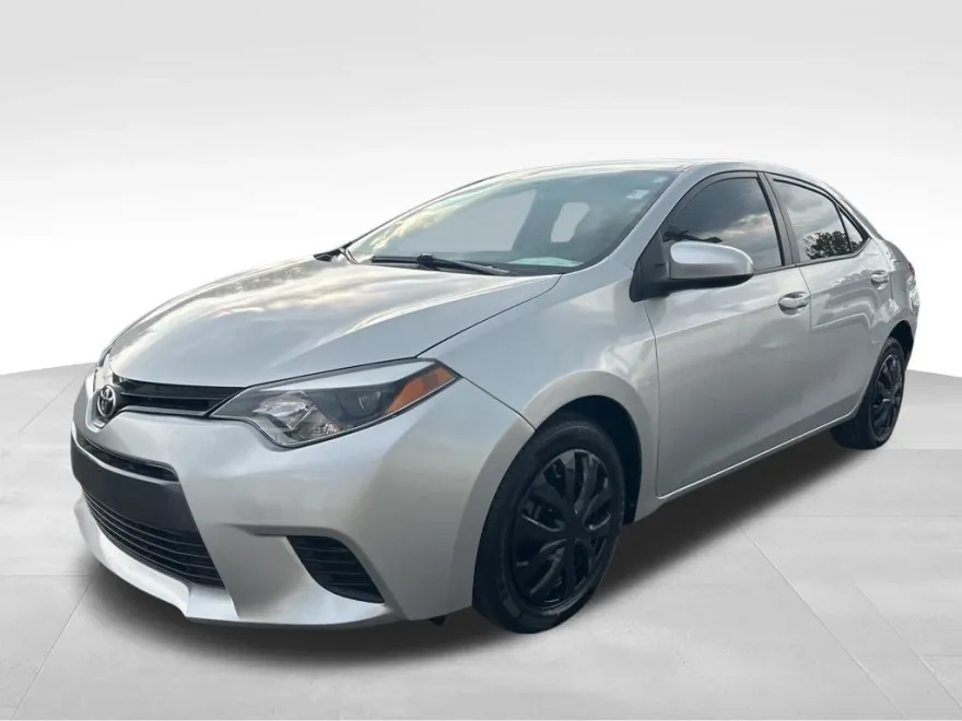 2015 Toyota Corolla LE photo 1