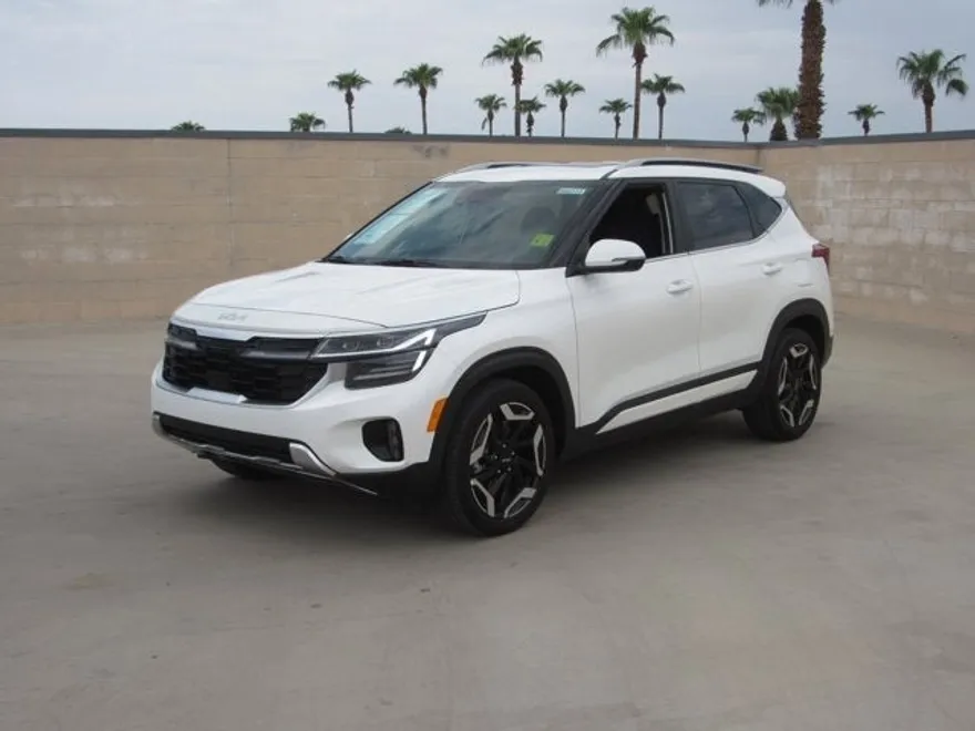 2024 Kia Seltos SX photo 1
