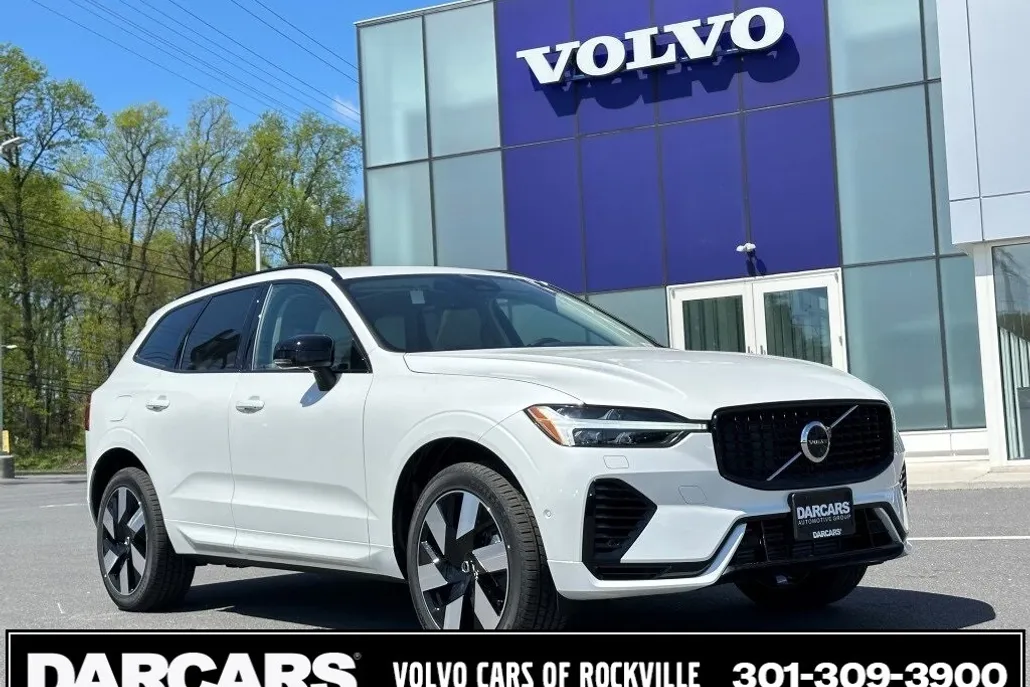 2025 Volvo XC60 Hybrid T8 Plus photo 1
